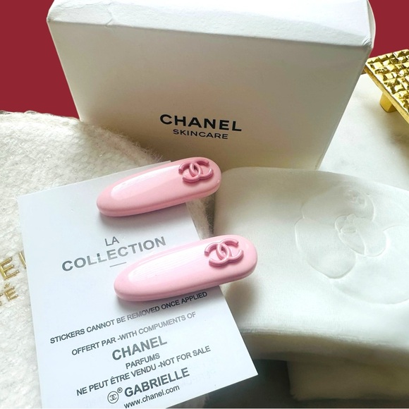 CHANEL Valentine Beauty Bundle Fuzzy Crossbody Pouch Headband Clips New - Picture 9 of 9